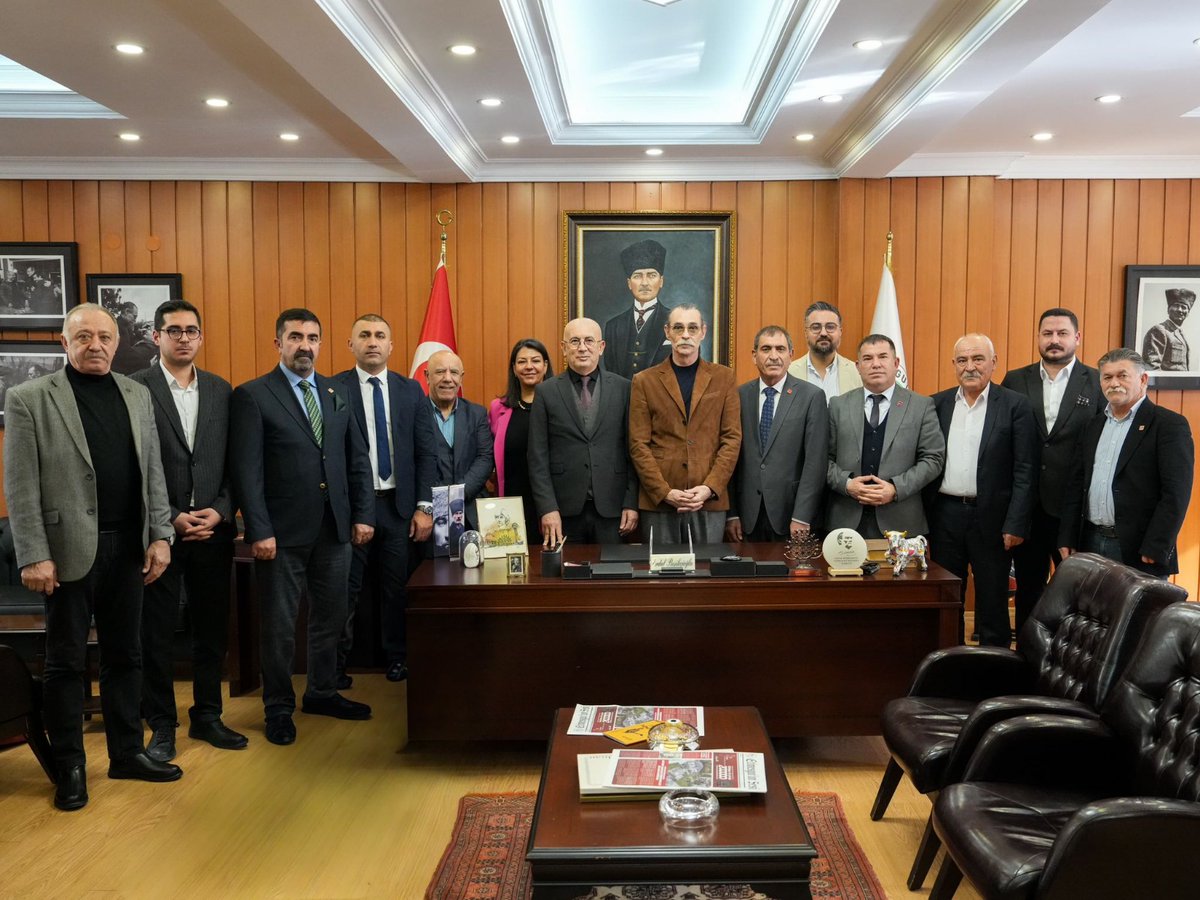 İl Başkanımız Sn. Dr. Ümit Erkol, İl Başkan Yardımcılarımız ile birlikte Etimesgut Belediye Başkanımız Sn. Erdal Beşikçioğlu’nu ziyaret ettik.
Birlik, uyum ve kararlılıkla, Ankara’nın her köşesinde iktidar yürüyüşümüzü büyütüyoruz. 

Selçuk Demir
CHP Etimesgut İlçe Başkanı