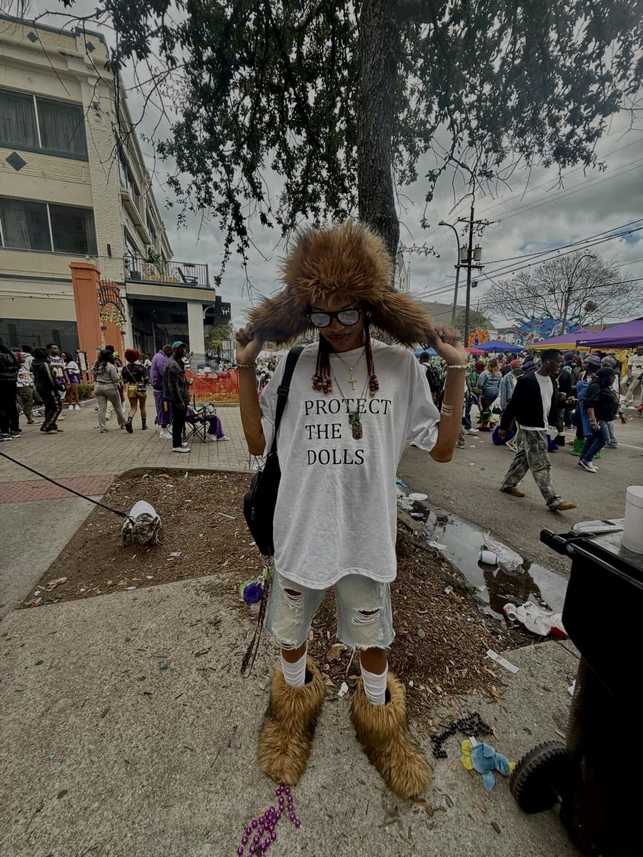 leaveking_alone's tweet photo. phatt tuesday #protectthedolls #fem #pretty #MardiGras #lips https://t.co/GRFLyKC44j