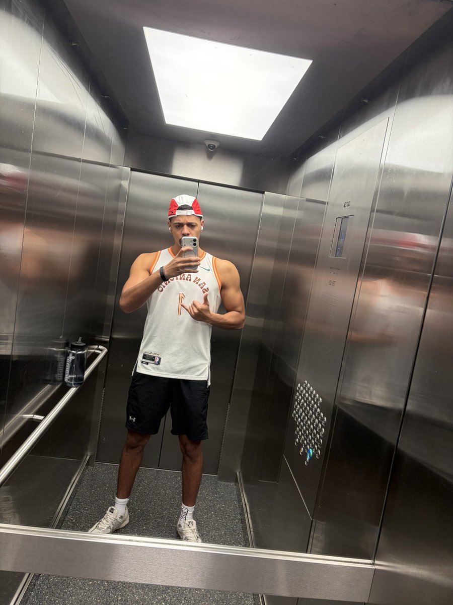 ‎ ‎MacBloody🏄🏽‍♂️ tweet media