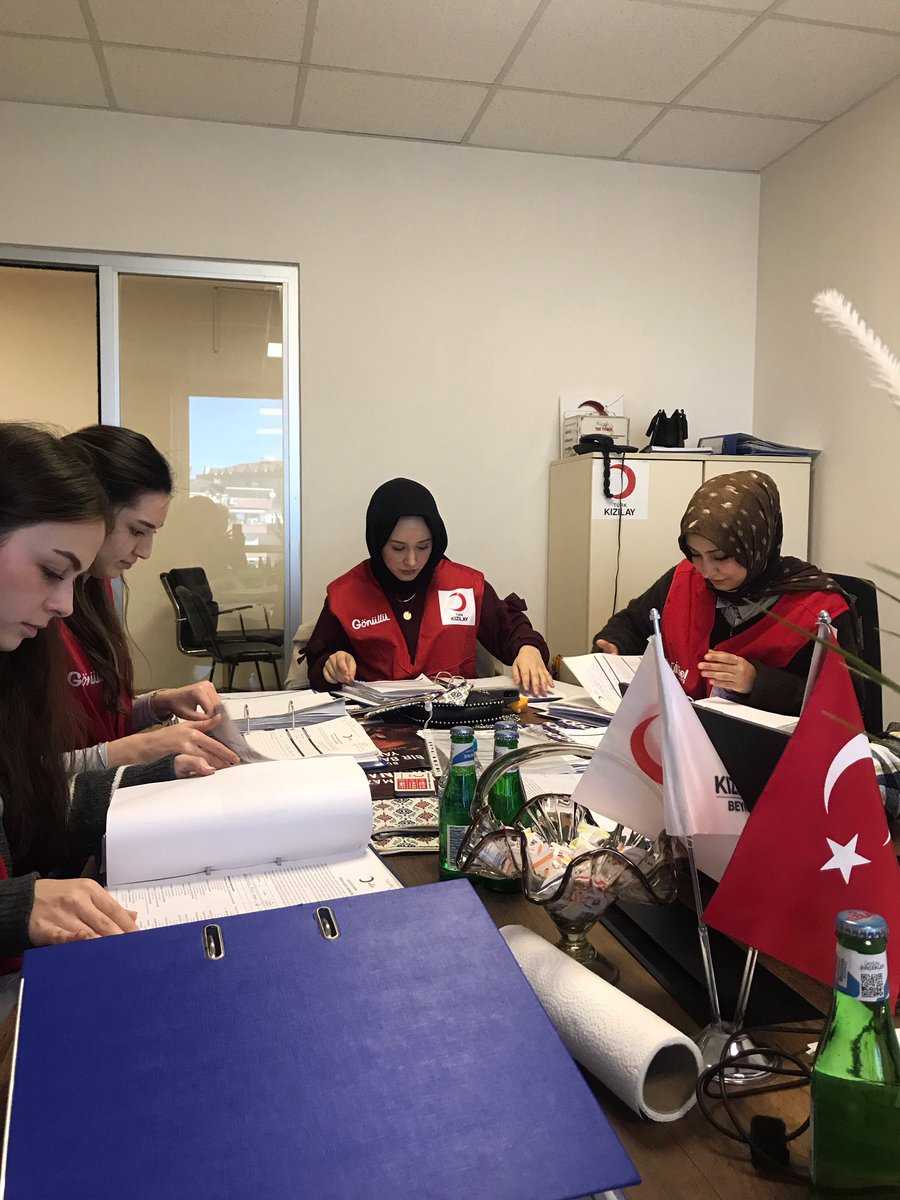 Beykoz Kızılay Şube de Ramazan yoğunluğu.
🌙
Paylaştıkça çoğalır, birlikte güçleniriz. ❤️
<a href="/Kizilay/">Türk Kızılay</a> <a href="/FatmaMericYlmaz/">Prof. Dr. Fatma Meriç Yılmaz</a> <a href="/ibskizilay/">Türk Kızılay İstanbul İl Başkanlığı</a> <a href="/kizilay34bkz/">Türk Kızılay Beykoz</a>