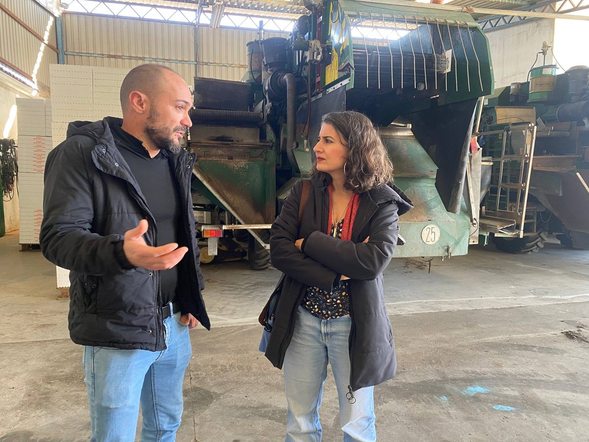 Hoy nos reunimos con un sector estratégico en nuestra tierra como es el sector del tomate que atraviesa una grave crisis por la subida de los insumos y el bajo precio que no cubre costes de producción. Cumplimiento de la ley de cadena alimentaria ya y apoyo al cooperativismo!!