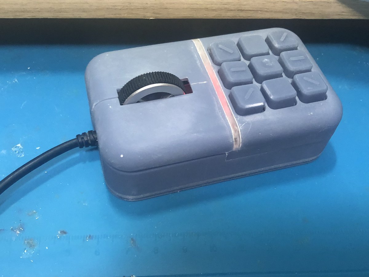 できた。
ボタンのガワに遊びありすぎるけどとりあえず動くぞ