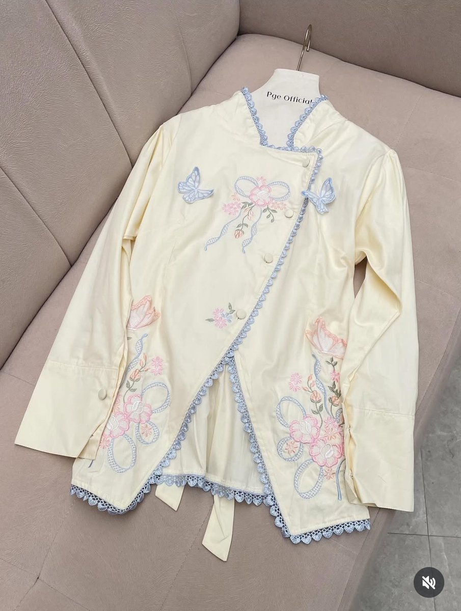 ReiisKirei's tweet photo. cute blouse 

a thread https://t.co/lGzxL0UGum