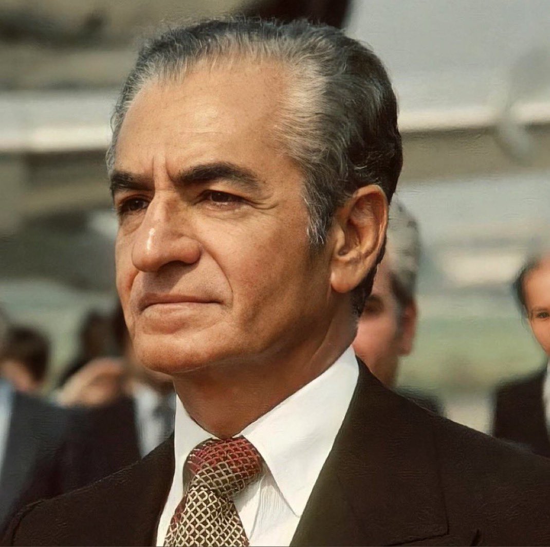 در این روزهای ایران بیش از هرزمان، بیاد آریامهر عزیزم💔
که بگواه تاریخ و گذر زمان، هرآنچه را که او انجام داد - و هرآنچه انجام نداد، برای سربلندی ایران و ایرانی بود.
تا ابد روسفید و سربلند تاریخ.