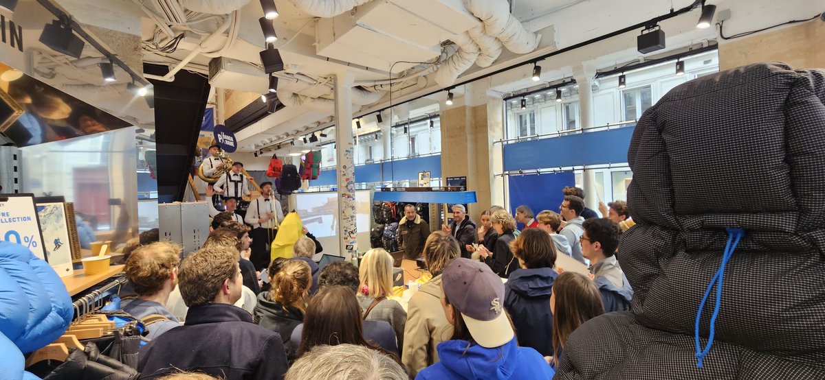 Titouanlrt's tweet photo. 😅 A Paris, la marque Millet déploie une fanzone dans sa boutique pour soutenir son athlète Emily #Harrop en lice pour les épreuves olympiques de ski alpinisme #MilanoCortinaOlympics2026. Finale imminente ! https://t.co/pGy0deSN7G