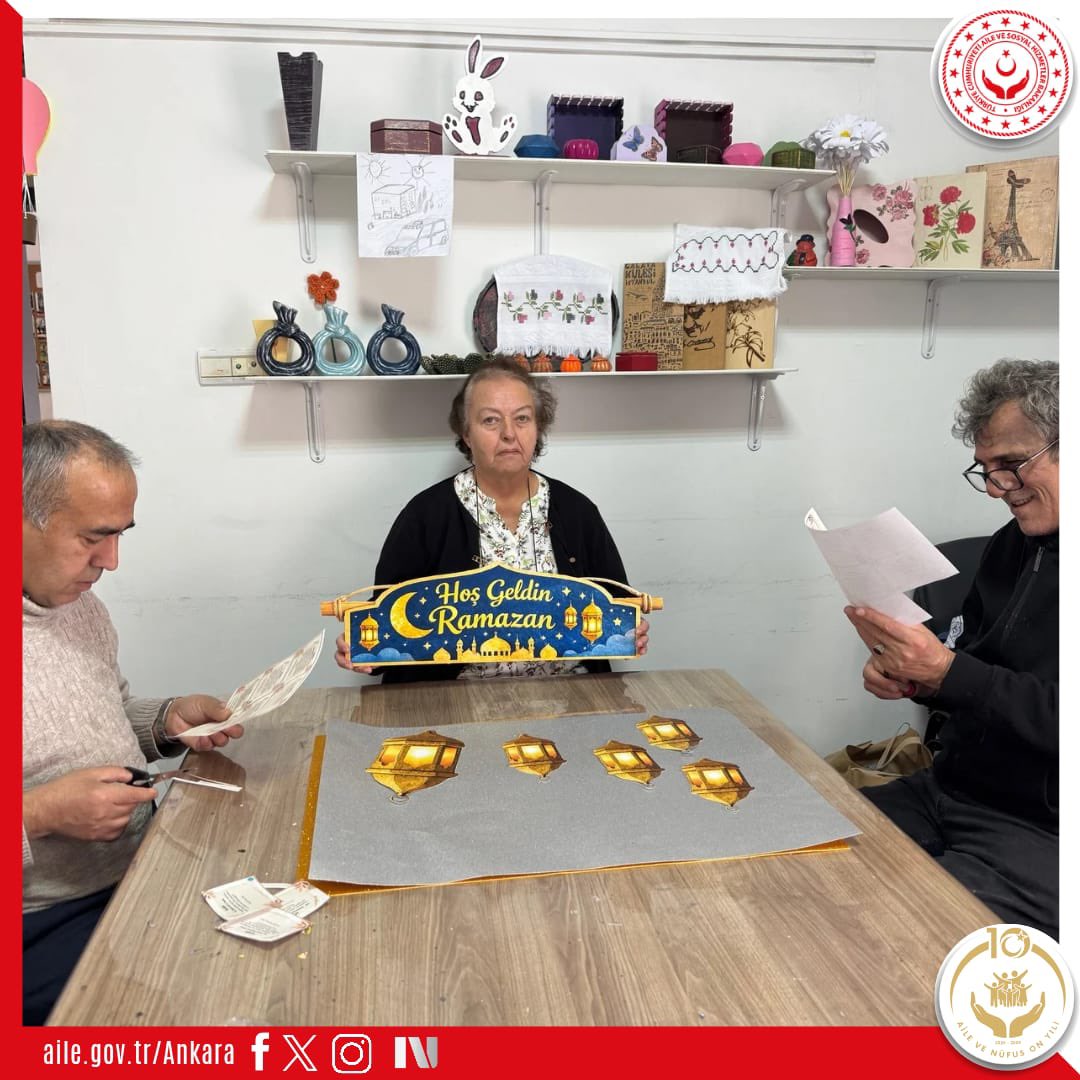 Ankaraashm's tweet photo. Ankara 100. Yıl Gündüzlü Yaşam Merkezi danışanlarımız, el sanatları atölyesinde Ramazan ayının manevi atmosferine hazırlık yaptı.
Her güne özel bir Hadis-i Şerifin yer aldığı el emeği Ramazan #takvimleri ile anlam dolu bir çalışma gerçekleştirdiler. https://t.co/3KXH1LUWeQ