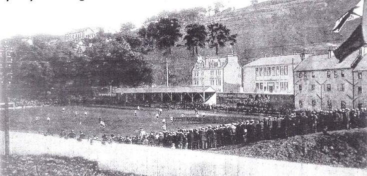 footyheritage's tweet photo. Clune Park, Port Glasgow.

Home of Port Glasgow Athletic, and for some matches, Greenock Morton and Partick Thistle.

The ground closed in the 1920s, and upon it was built the infamous Clune Park Estate.

Thanks to @fslconsult for sharing 🤝