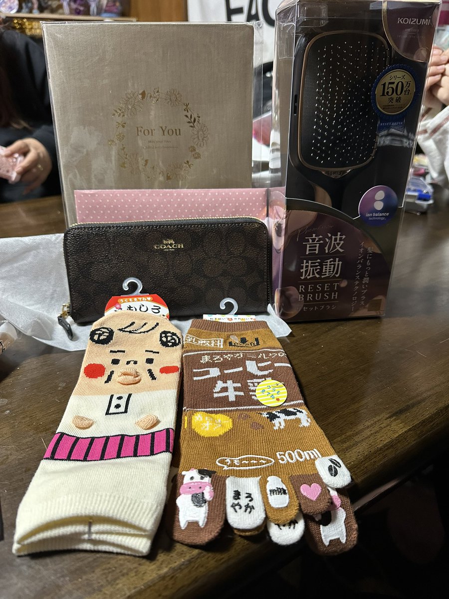 ast___19212704's tweet photo. 今日で30歳になりました👏
恋人と家族と初の牛角に行きました😌
恋人からのプレゼントとケーキがやばすぎた🎁🎂
幸せな誕生日になりました🥰

@kumakuma00127 https://t.co/gaMn2Vbj7S