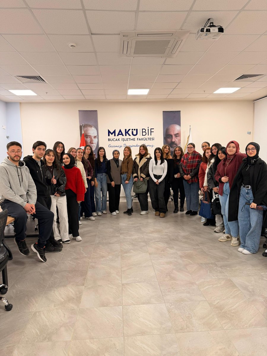 BİF Akademi’de İkinci Dönem Başladı!🥳

✨Beceri geliştirme odaklı ikinci dönemimizin ilk dersini tamamladık.
✨Bu haftaki konumuz Etkili Sunum oldu.
✨Katılımcılarımızla içerik kurgusu, anlatım dili, tasarım ve dinleyiciyle iletişim üzerine çalıştık.

#bifakademi