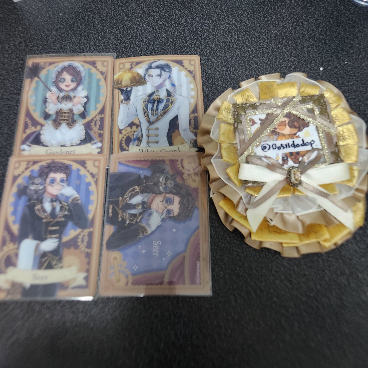 【交換】第五人格 THE TOWER タワー Picharm ピクチャーム

譲】庭師 白黒無常 占い師

求】祭司 ＞ 前段 血の女王

初期絵柄のカードをコンプ目的で各1探しております。