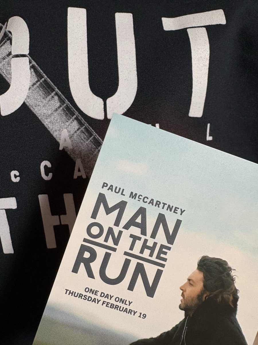 pbeatle's tweet photo. このパーカーを着用して観て来ました。

#PaulMcCartney #ManontheRun https://t.co/GhvCpBrh0m