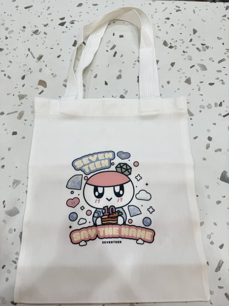 🩷 Giveaway 🩵 

ทำกระเป๋าผ้ามาเพิ่มอีก 50 ใบ 🐸 

มารับกันด้วยนะคะ 🥹

#NEW_BANGKOK #carat #SEVENTEEN_NEW_IN_BANGKOK