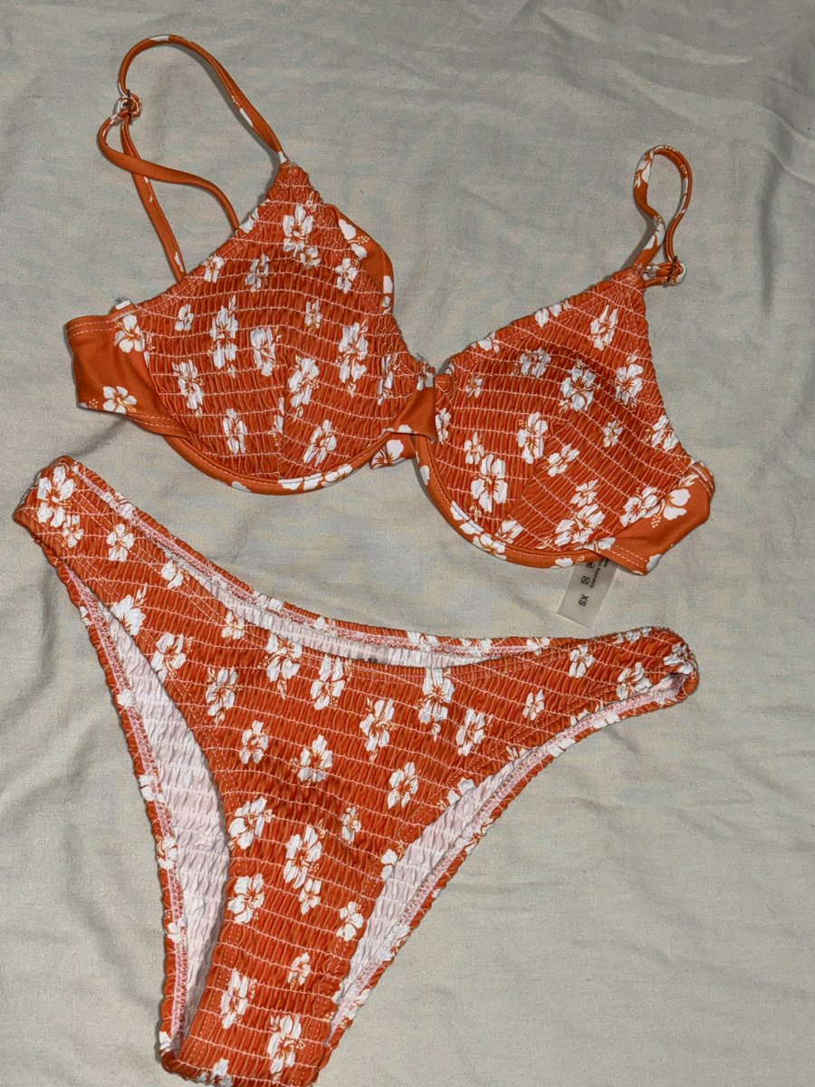 eunicxl's tweet photo. SELF TIE BIKINI SWIM WEAR

used once 
bought from shein

bust: 34 inches 
waist: 26 inches 

₱190🌸 https://t.co/iAUdhvbMZB