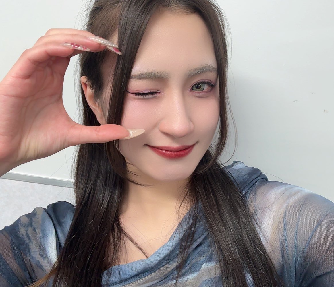 ヨドバシ梅田店さんでのフリーライブありがとうございました~❣️

急遽3人になったけど、めいっぱい月の分まで頑張った🌙
ファンのみんなも居てくれてほんとに心強かったし超楽しかったよ🥹

寒い中今日もありがとねー❣️
#大阪春夏秋冬 #しゅかしゅん