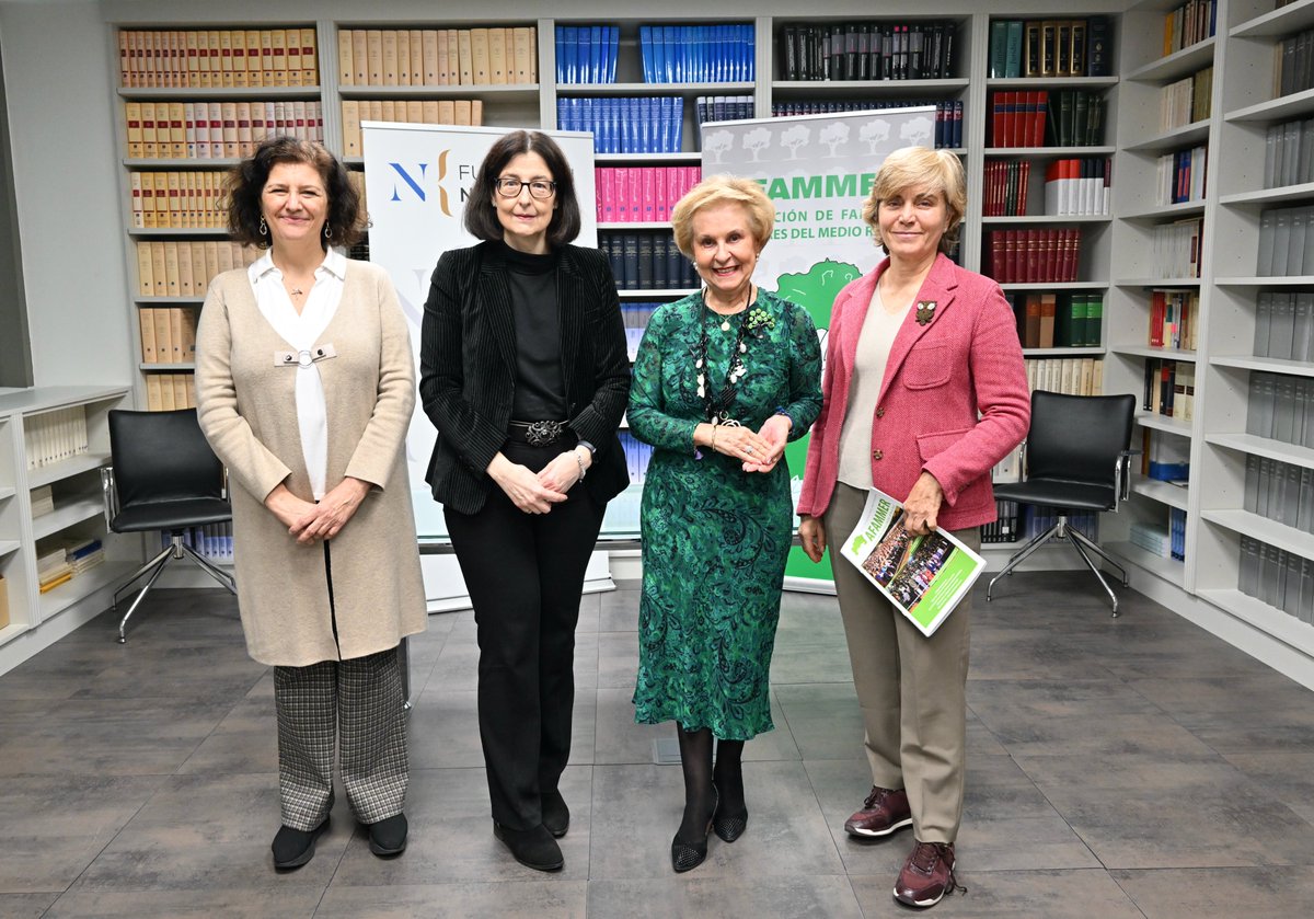 AFAMMERmujer's tweet photo. 🤝 AFAMMER y @FNotariado firman un convenio para acercar formación y asesoramiento jurídico a las familias y mujeres rurales.
Más seguridad jurídica, más autonomía y más igualdad en nuestros pueblos 💚
#AFAMMER #MujeresRurales #MedioRural https://t.co/wxeyiJRvmx