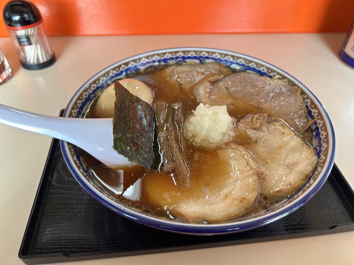 タンタン

人生初 八王子ラーメン🔰
2種類のトロトロチャーシューと旨味がじんわり広がるスープが最高🔥
ごちそうさまでした！