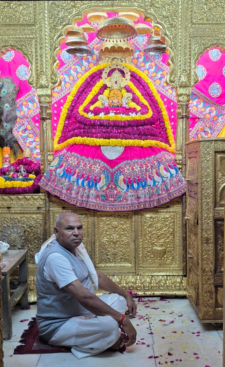 khatu_darshan5's tweet photo. तिलक दर्शन

🙏🙏🙏🙏🙏🙏🙏 https://t.co/NUYk4Ki4bL