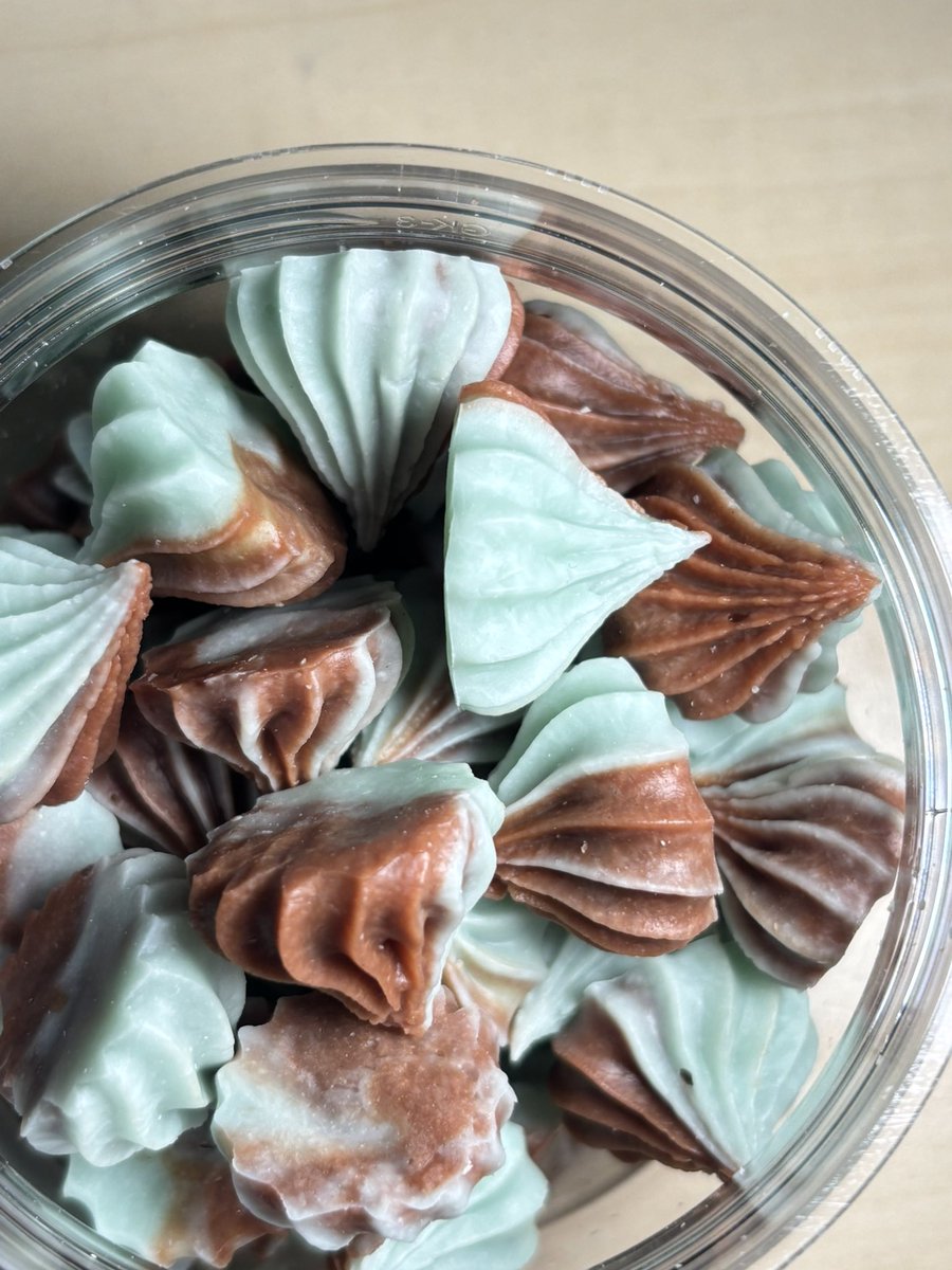 ฉลองวันช็อคมิ้นต์ด้วยอาลัวร์ที่มีคนใจดีซื้อมาฝาก อาลัวร์รสช็อคมิ้นต์😆😆😆