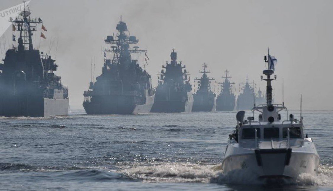 Actualmente se está llevando a cabo un ejercicio naval conjunto entre Irán, China y Rusia, y los buques de guerra estadounidenses están presentes en la región observado todo con precaución