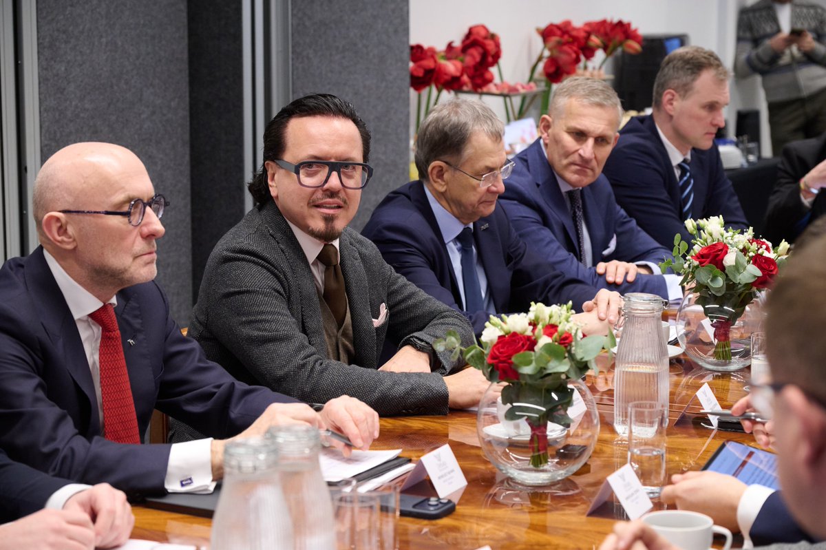 LOCAL CONTENT. POLSKA GOSPODARKA. Okrągły Stół <a href="/rzeczpospolita/">Rzeczpospolita</a> m. in. z udziałem Ministra Wojciecha Balczuna <a href="/MAPGOVPL/">Ministerstwo Aktywów Państwowych 🇵🇱</a> oraz p.o. Wiceprezesa ds. handlu TAURON - Krzysztofa Zawadzkiego. Dziękujemy za zorganizowanie ważnej debaty 🇵🇱