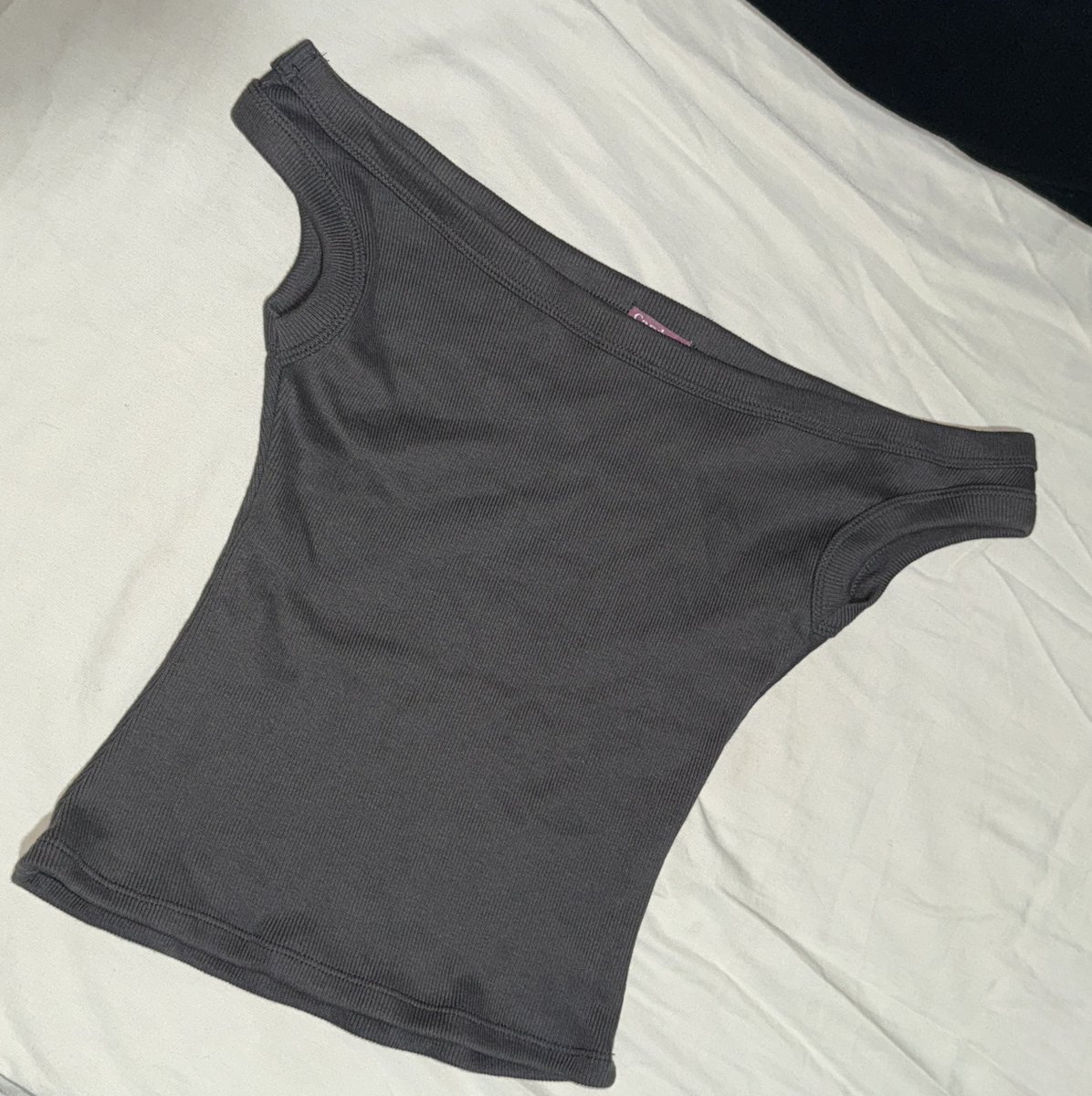 eunicxl's tweet photo. cotton knitted asymmetrical neck top

never been used
bought from tiktok shop

size: small
bust: 34 inches 
waist: 26-27

₱100🌸 https://t.co/DOjZdvQ60r