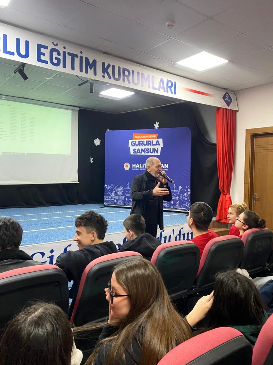 Petek Genç ile buluşmalar aralıksız devam ediyor. 🧡

Kariyer ve motivasyon buluşmalarıyla gençlerimizin hayatlarına dokunmaya çalışıyor, onlarla anı ve tecrübeleri paylaşmaları için kıymetli isimleri buluşturuyoruz. 📚🔖