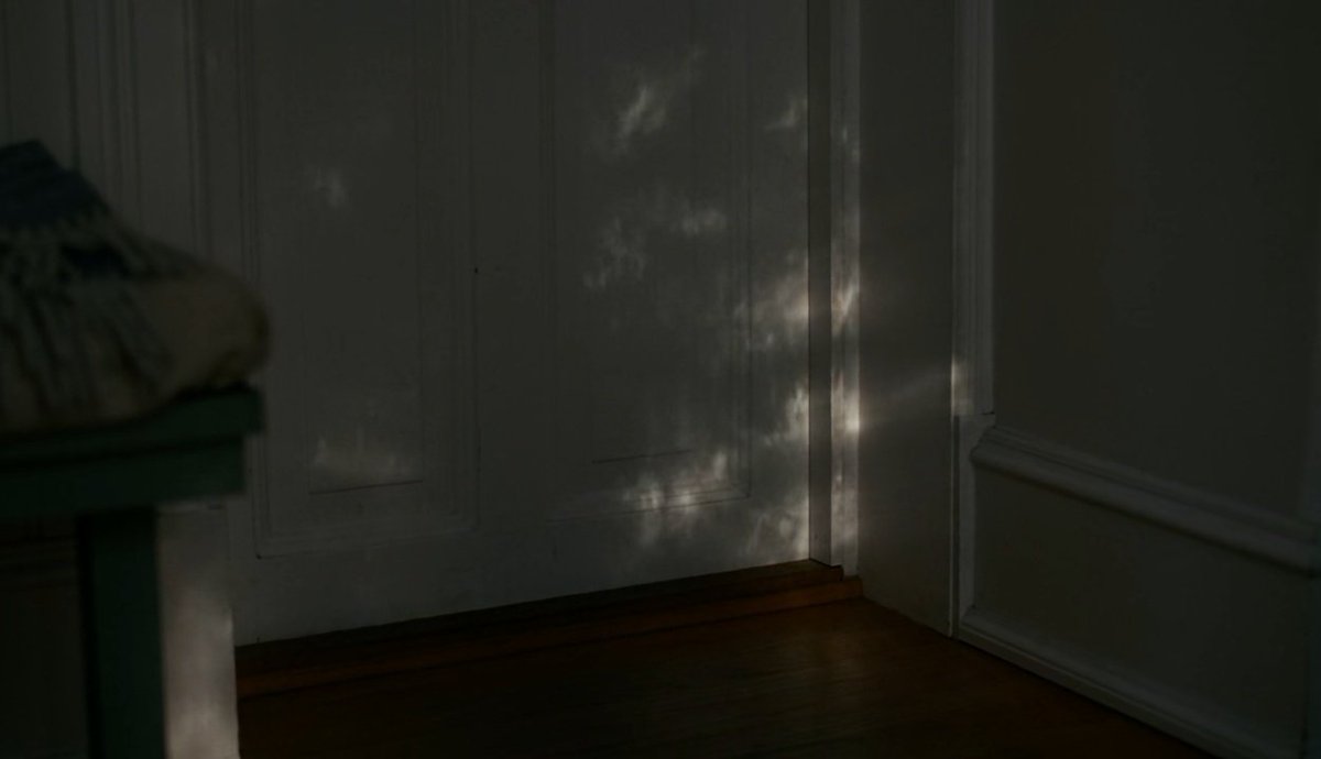 khwaaabgaah's tweet photo. shadows in Sentimental Value dir. Jaochin Trier https://t.co/zSQDDhZHwf