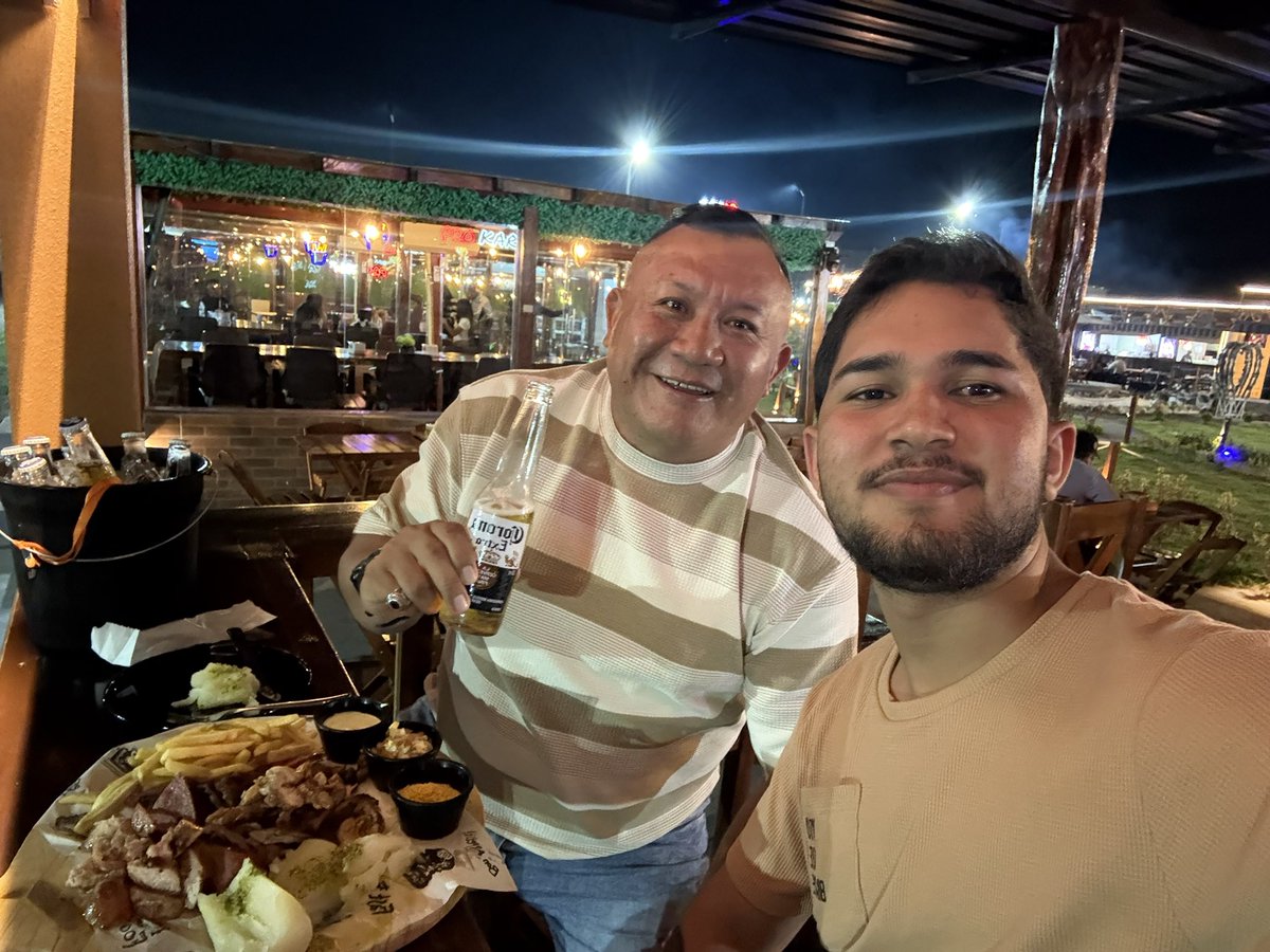 csomeraoficial's tweet photo. Con mi gran amigo ! https://t.co/fDh11a8LZX