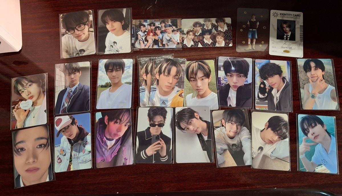 sunghocaptor's tweet photo. feedback ULTRA POSITIVO pra dri @143tws por ter trazido essse TANTO de card pra mim pelo mercari, todo o processo de compra foi tranquilo, o pacote veio muito bem embalado e chegou super rápido!! amei os brindes vou colocar os cards em grupo na minha carteira!!! 🥺🥺🥺 https://t.co/I6oUarnuUC