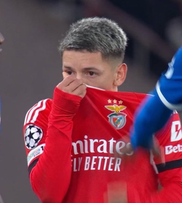 🚨 𝗕𝗥𝗘𝗔𝗞𝗜𝗡𝗚: FIFA members have confirmed that the organization will DISCUSS the proposal of creating the ‘Prestianni Law’.

Under the idea, players could face sanctions if they deliberately cover their mouths while insulting opponents on the pitch.

— <a href="/SkySportsNews/">Sky Sports News</a>