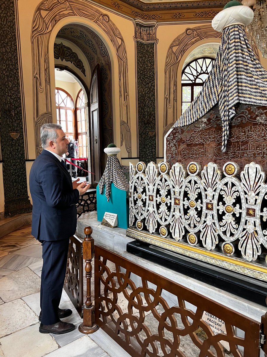 isamesihsahin's tweet photo. “İnsanı yaşat ki devlet yaşasın.”

Osmanlı Devletimizin kurucu padişahı Osman Gazi ve ikindi padişah Orhan Gazi’nin Bursa’daki türbelerini ziyaret ettim. 

Bu toprakları bize vatan yapan tüm kahramanlarımızdan Allah razı olsun. https://t.co/FqlnowP6IE