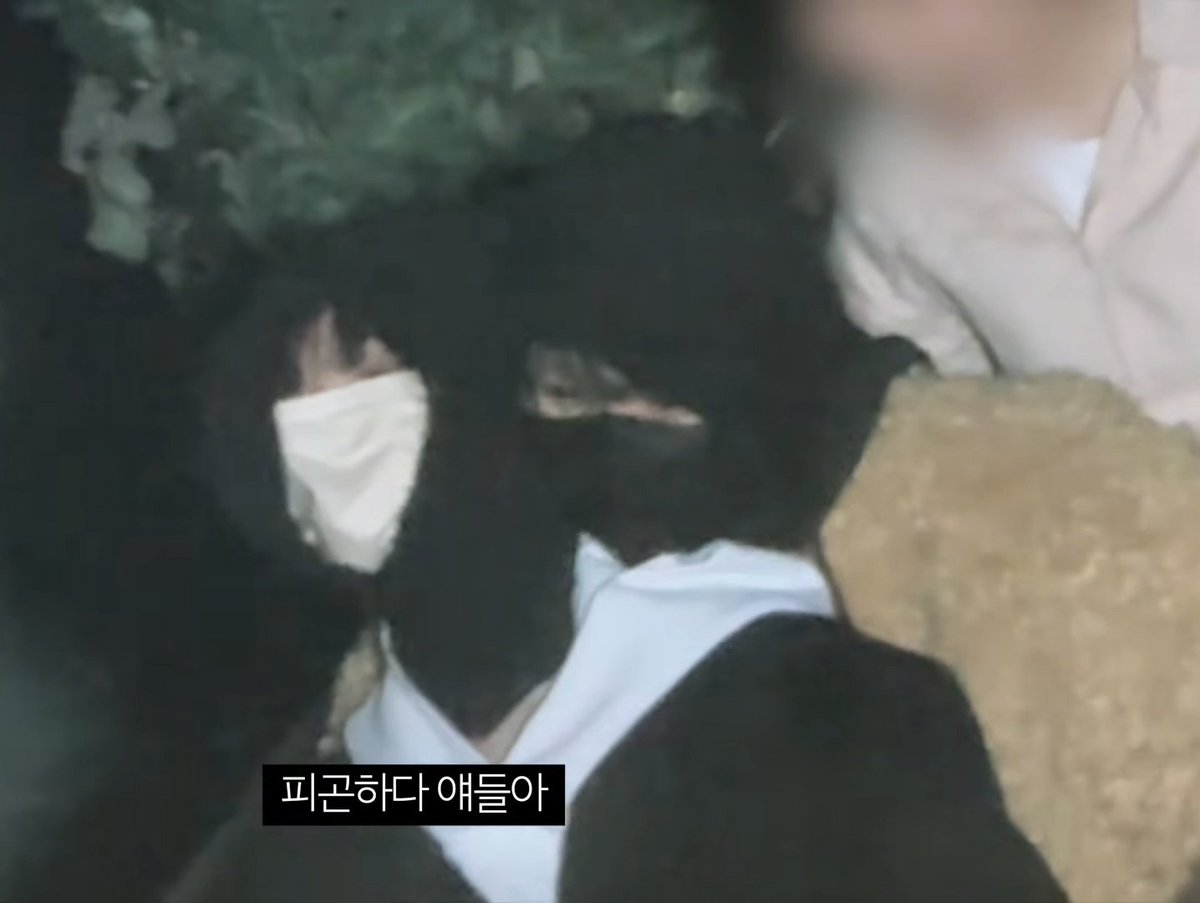 omg this is how jiminjeong rode that flume ride at lotte world

winter was clinging behind karina no wonder she got her fur all over her coat 🫠