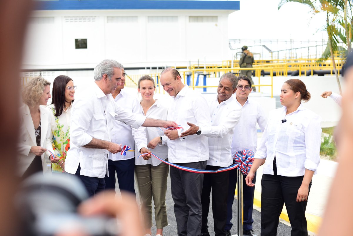 acompañamos al señor Presidente de la República en una Agenda de Inaguraciones en la Provincia de Santiago, incluyendo el Acueducto de Navarrete, la planta de tramitando de agua Potable Noriega uno y la calle Peatonal la Benito Moncion.