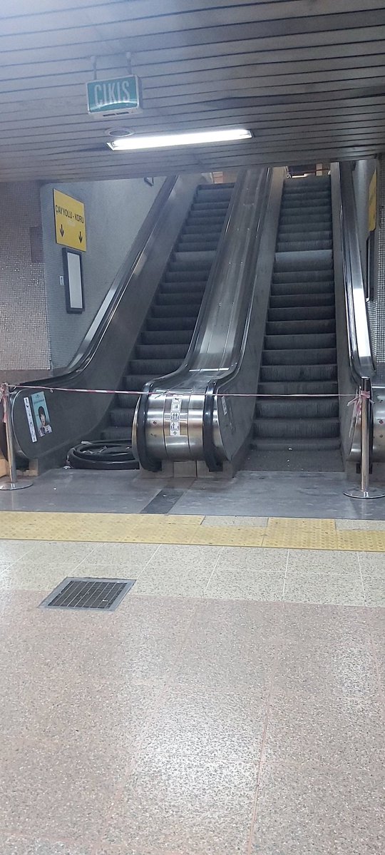 Ankarada 1 yıldır çaloşmayan metro yürüyenleri artık yürüyemiyor