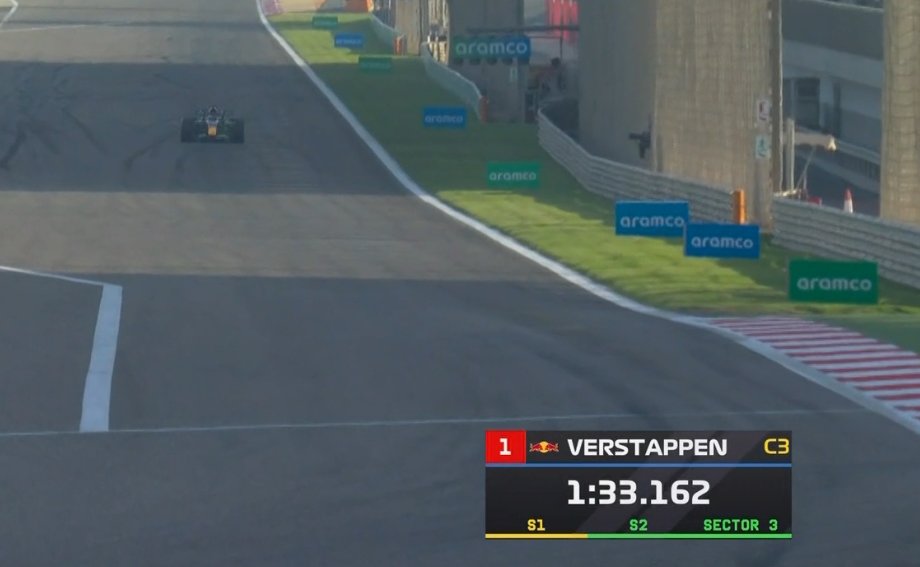 Verstappen improves more and sets a 1:33.162