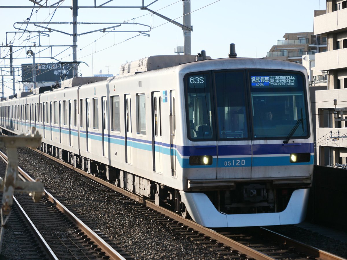 東京メトロ東西線05系初期型 現存する東西線車両で余命が少ないのは 