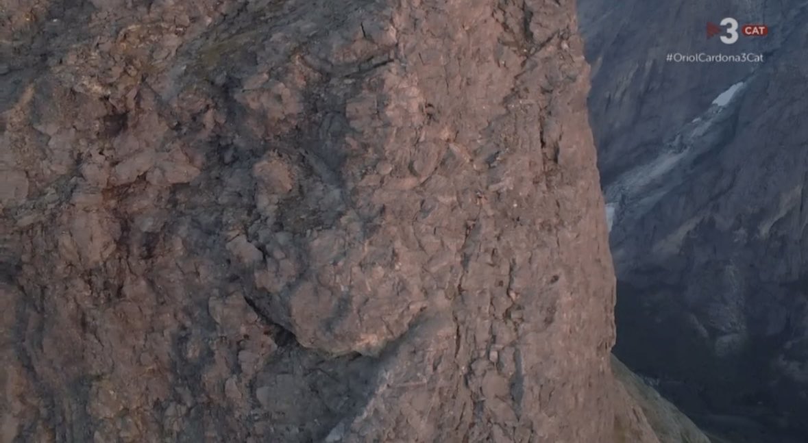 El día que Kilian Jornet puso a 🇪🇸 Oriol Cardona al borde del precipicio para hacerlo invencible en los Juegos Olímpicos.

Sí, Kilian forma parte del equipo técnico del nuevo y primer campeón olímpico de esquí de montaña, y ha formado parte de la preparación mental hacia este oro