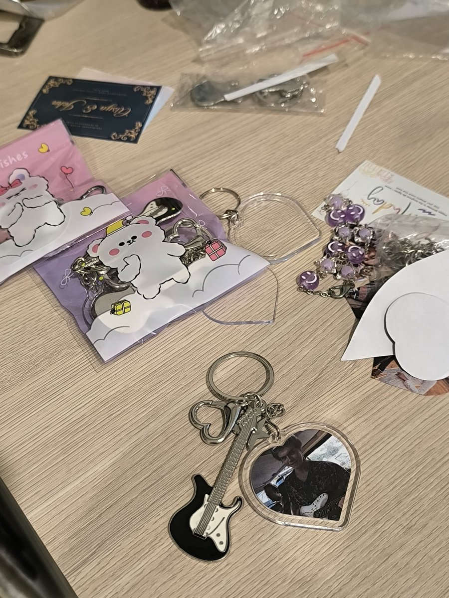 gerdalyt's tweet photo. selalu senang kerjain keychain, semoga rejekinya ada terus ya https://t.co/fH5KbP3wNw