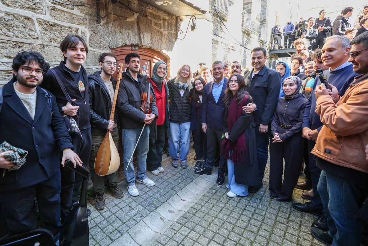 Boğaziçi Üniversitesi öğrencileriyle ve hocalarıyla güzel!

1262. defa kayyum rektöre karşı buluşan ve okullarını savunan Boğaziçi Üniversitesi akademisyenleri ve öğrencilerini Genel Başkanımız Özgür Özel liderliğinde ziyaret ettik.