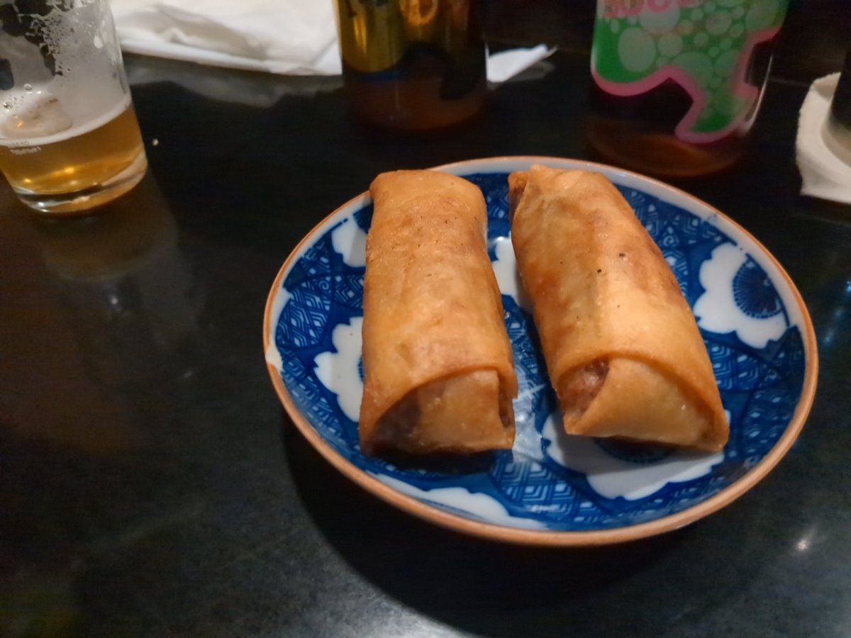 cheesy_eats's tweet photo. 牧谿/九段下
スモークしたよもぎの香りの少し辛い金柑、
みやじ豚、腐乳、ディルの春巻き、
個人的定番のキノコ雲南ミント炒め、
ヤリイカ発酵ニラ炒飯、
豚、金柑、カカオカレー

異国感あふれるスパイス、ハーブ、食材の掛け合わせ。ここでしか食べられない料理。 https://t.co/sB90lrvyiN