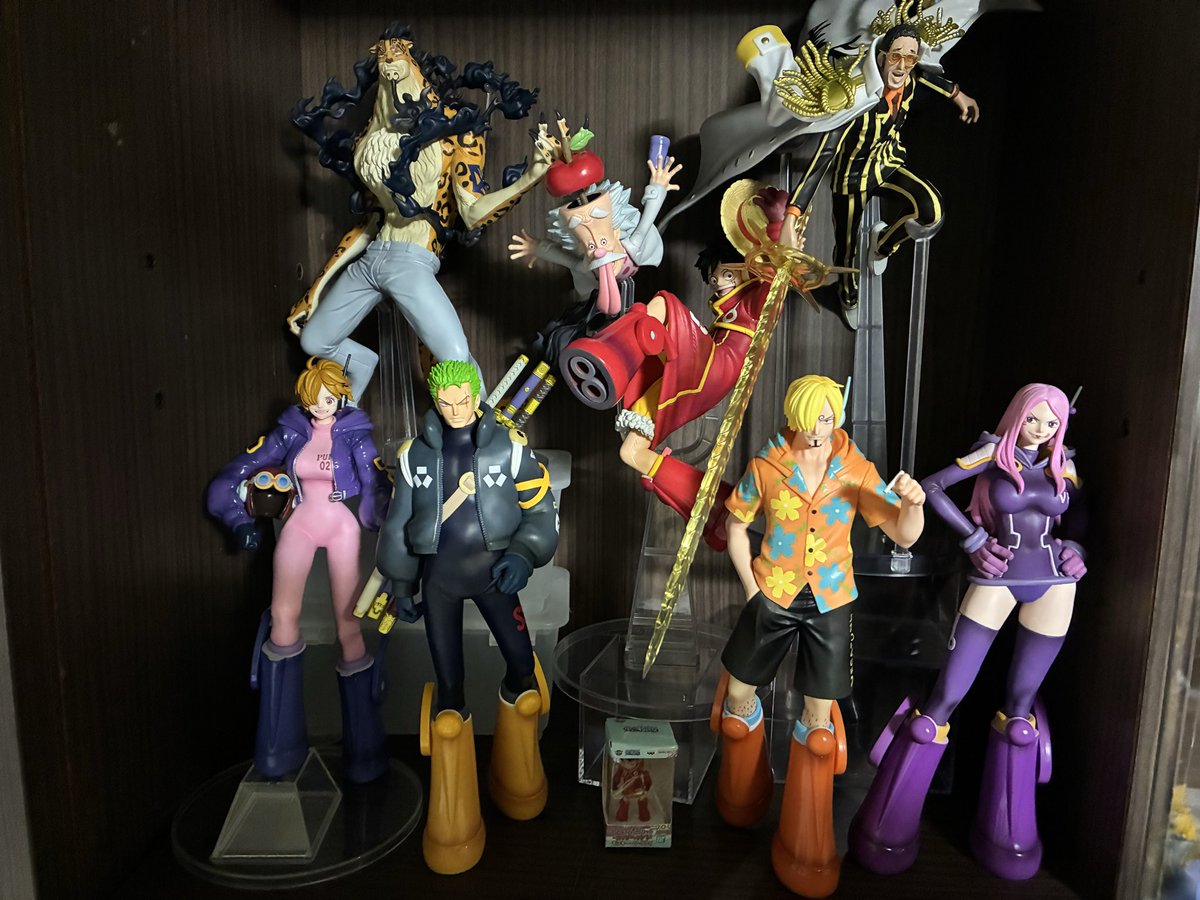 この前ダイソーで買ったフィギュア固定シールをサンジに装着完了