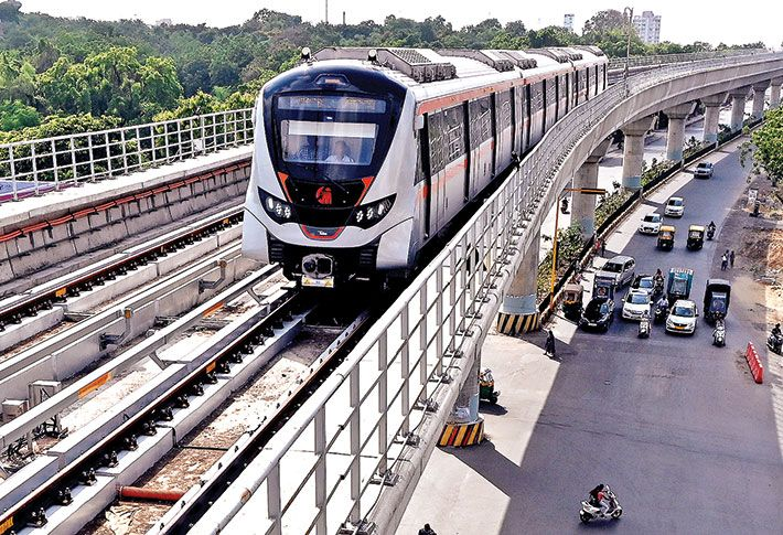 gujarat_plus_'s tweet photo. Traffic problems can be solved by

This                                               Not this https://t.co/UnB4ySGYYv