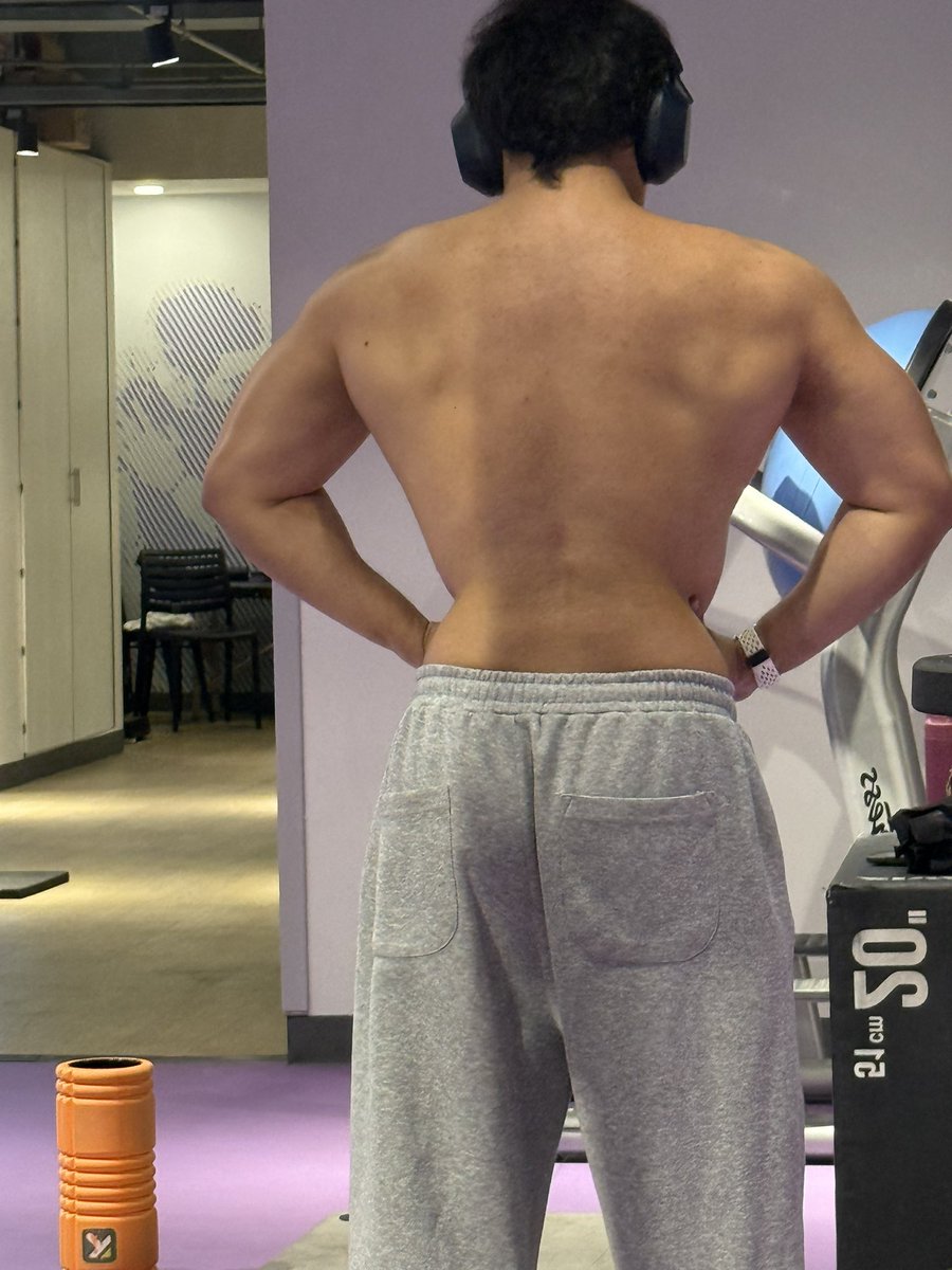 back day tapos ang kulit ni Gym Buddy sa likod 🤣🤣🤣