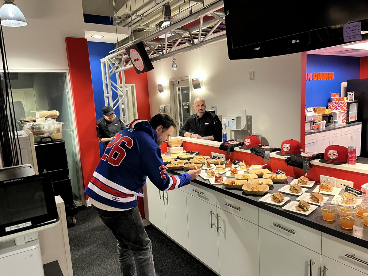 Morning Show with Boomer & Gio tweet media