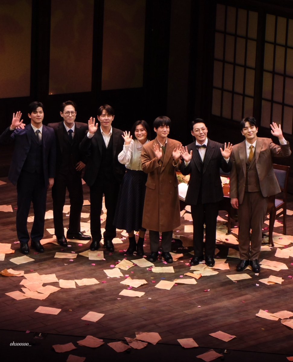 260217 뮤지컬 #팬레터
굿바이포토타임📸

김해진 #이규형
정세훈 #김리현
히카루 #소정화
이윤 #이형훈
이해준 #김승용
김수남 #김태인
김태환 #송상훈 

조금은 낭만과 예술이 남기를