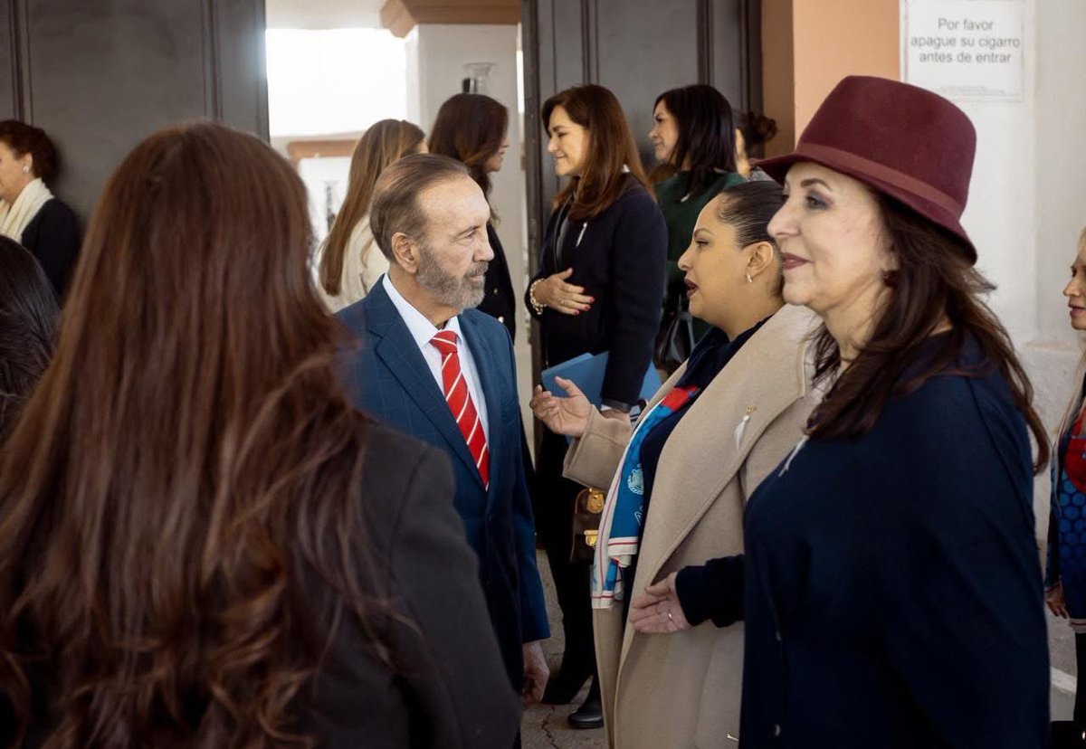 En la Asamblea de <a href="/amexme/">AMEXME NACIONAL</a> reconocemos el liderazgo de nuestra Presidenta, Jasmine Maroun, y agradecemos la presencia del Secretario General de Gobierno, <a href="/HectorVelaV/">Héctor E. Vela V.</a> por valorar el trabajo de las mujeres empresarias que impulsamos el desarrollo de Durango. 🤝✨ 

<a href="/SGGDurango/">Secretaría General de Gobierno del Estado Durango</a>