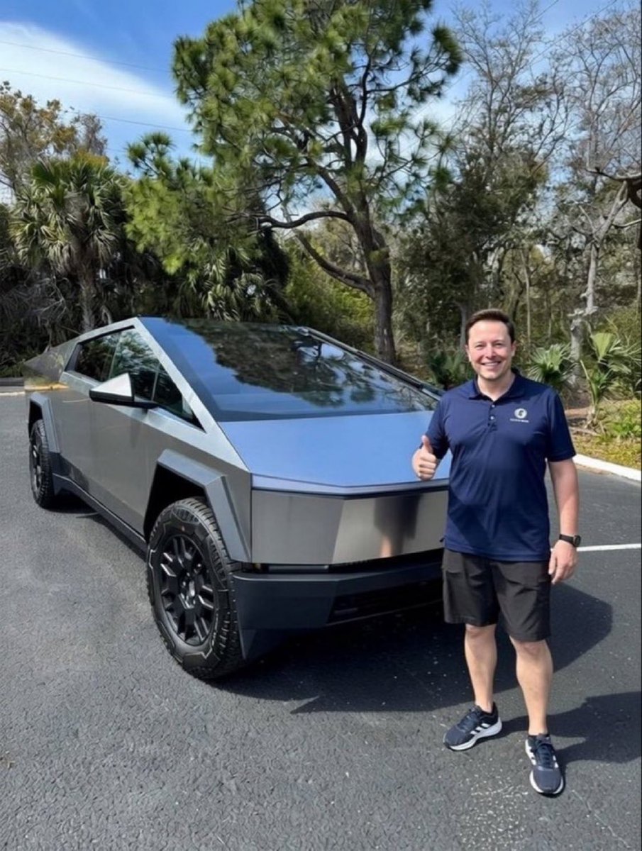 ParodyElonZX's tweet image. 🚨A simple poll:

Would you drop everything and go on a road trip with Elon Musk? 

A. Absolutely, yes! ✅
B. No way 😅