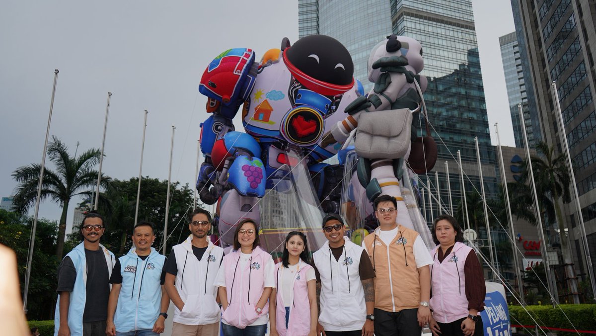 Mahakarya Pictures bekerjasama dengan Ekonomi Kreatif juga Artha Graha Peduli bersama SCBD, SCBD Park, dan Creative Event Entertainment (CEE) sebagai bagian dari Artha Graha Group, meresmikan peluncuran Balon PELANGI DI MARS berukuran besar dalam sebuah press conference yang
