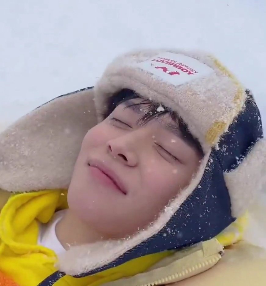 แล้วคนเราจะน่ารักทุกวันได้ยังไงวะ แบบถามจริงๆ เหอะอ้วล ทำไมน่ารักขนาดนี้😭😭😭😭😭😭😭😭😭