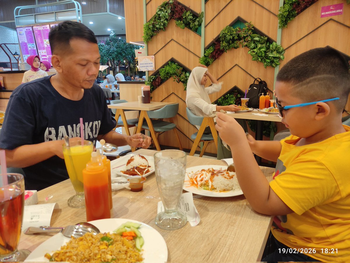 darksweetone's tweet photo. Alhamdulillah, puasa pertama el berjalan lancar,, 

buka puasa mintanya chicken cordon bleu by Solaria 🤭

@SolariaID
#dparksawangan 
19.02.2025 https://t.co/sy4nGf01GH